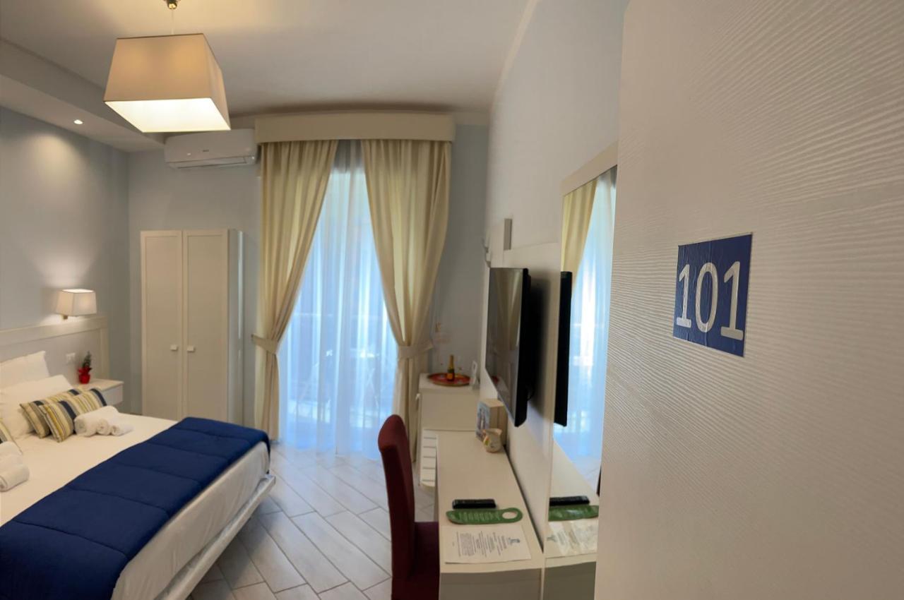 Maison Claudette Toledo Napels Buitenkant foto