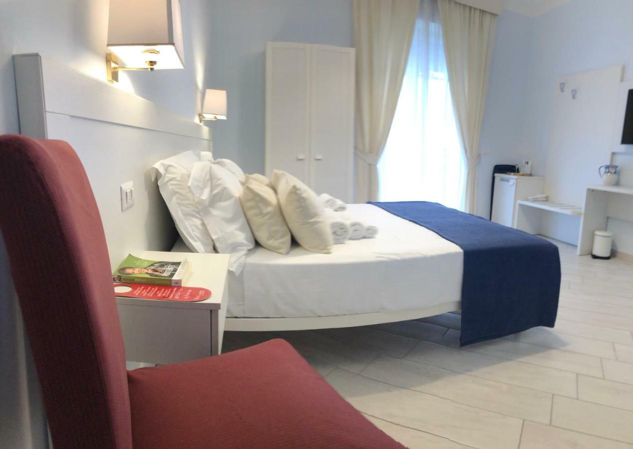 Maison Claudette Toledo Napels Buitenkant foto
