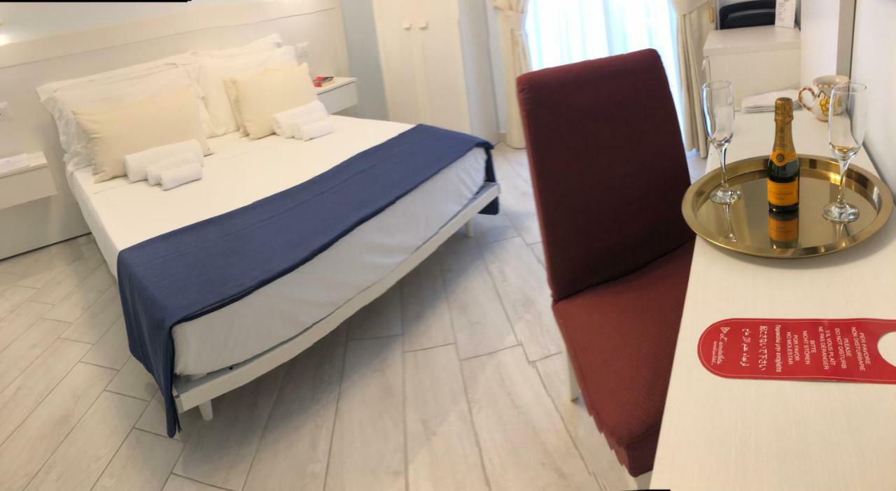 Maison Claudette Toledo Napels Buitenkant foto